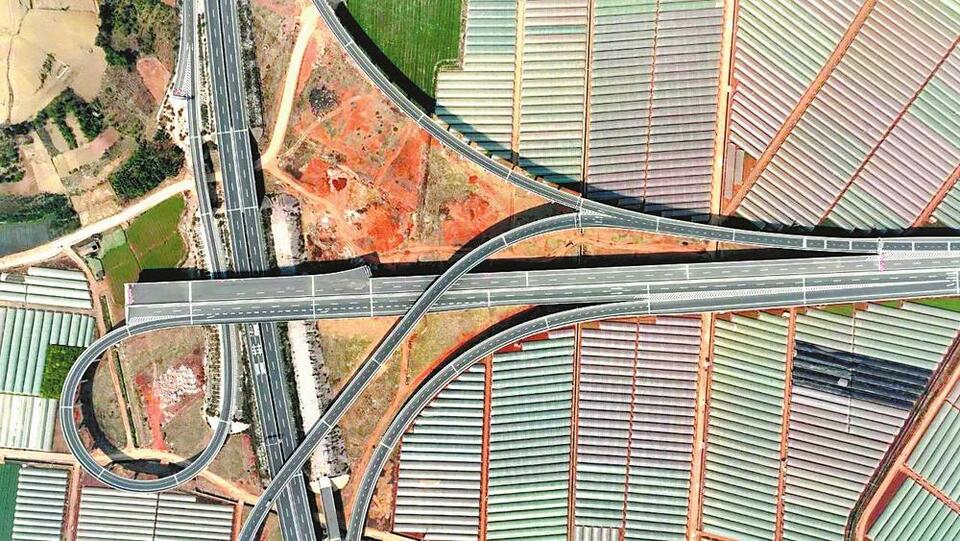 云南红河：泸丘高速公路抢抓工期赶进度_fororder_08f