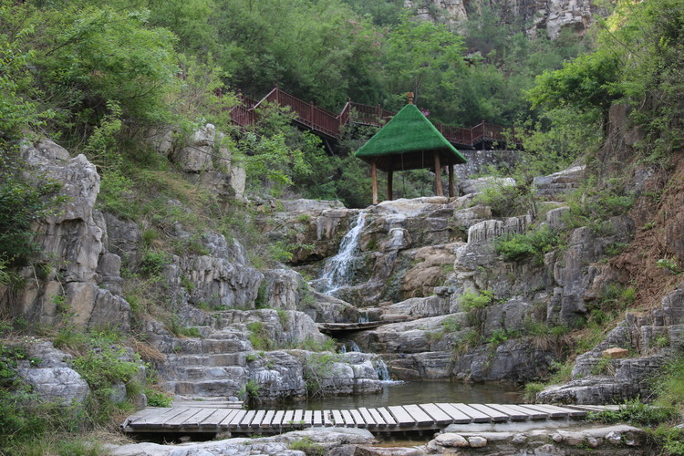 保定市满城区：山清水秀好风光 瓜果飘香富果农_fororder_龙居瀑布九瀑第一瀑 摄影 袁野.JPG