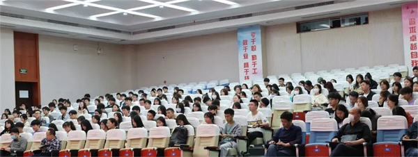 重庆水利电力职业技术学院党委副书记陈敏为“青马”学员授课_fororder_图片2
