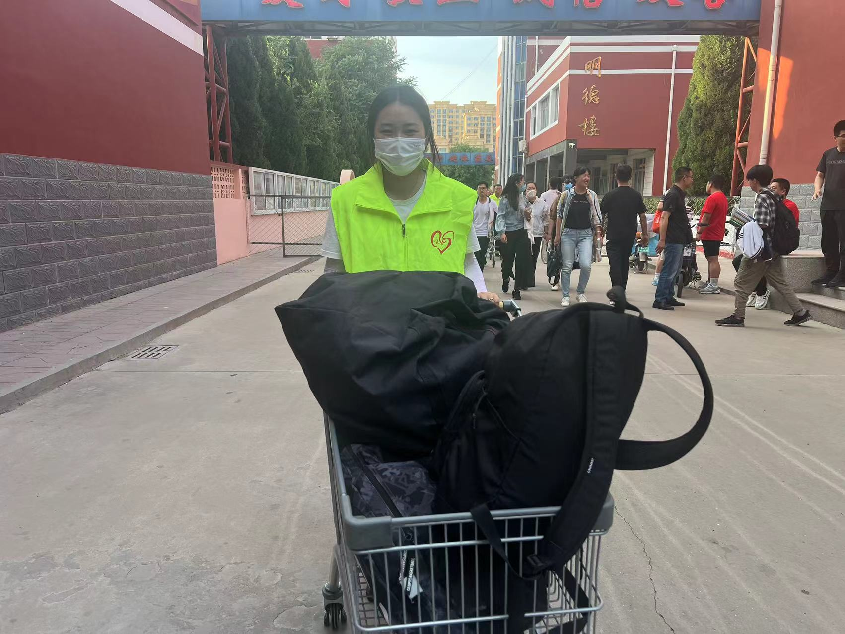 （原创）沧州黄骅“张新高考爱心服务队”：为高考学子站好最后一班岗_fororder_图片6