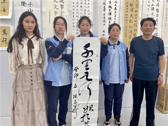 南京市老园丁书画家送爱心进校园活动走进第二十九中学天润城分校_fororder_图片6