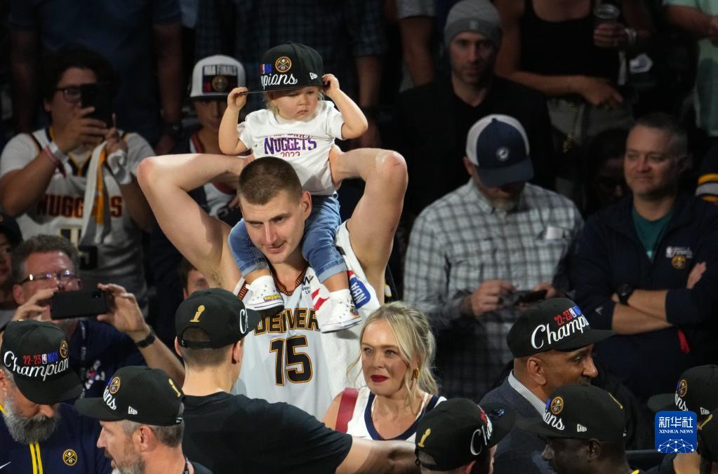 NBA总决赛：掘金队夺得总冠军 约基奇荣膺MVP