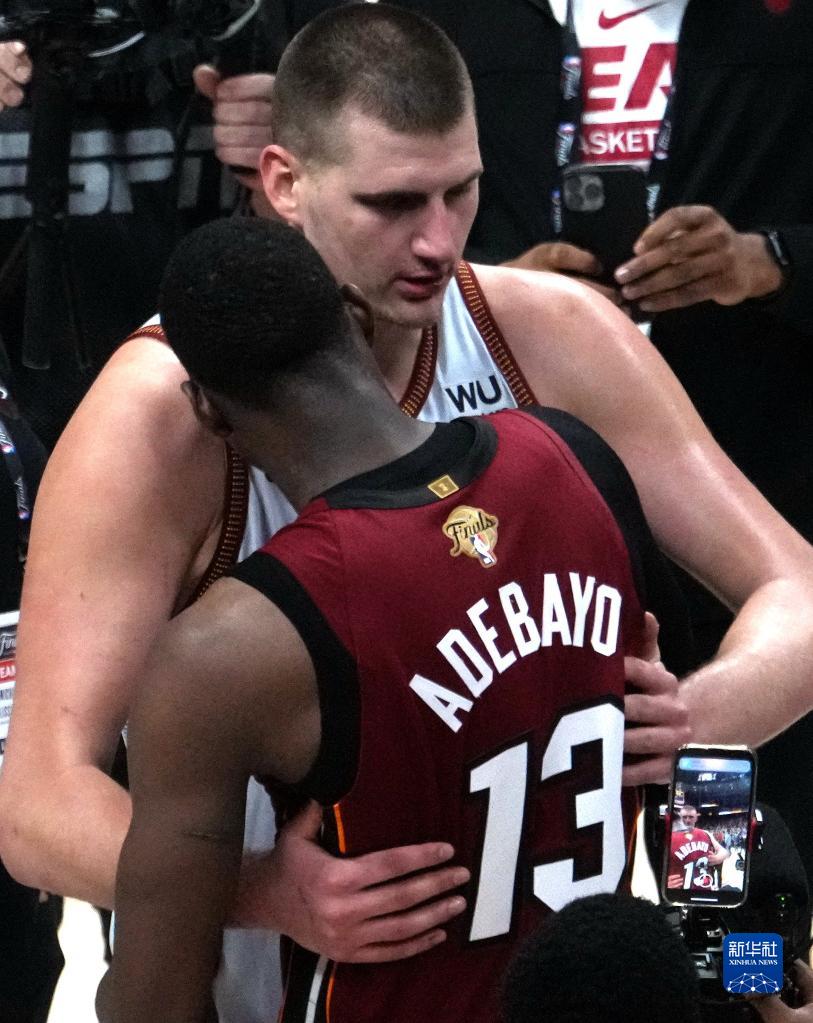 NBA总决赛：掘金队夺得总冠军 约基奇荣膺MVP