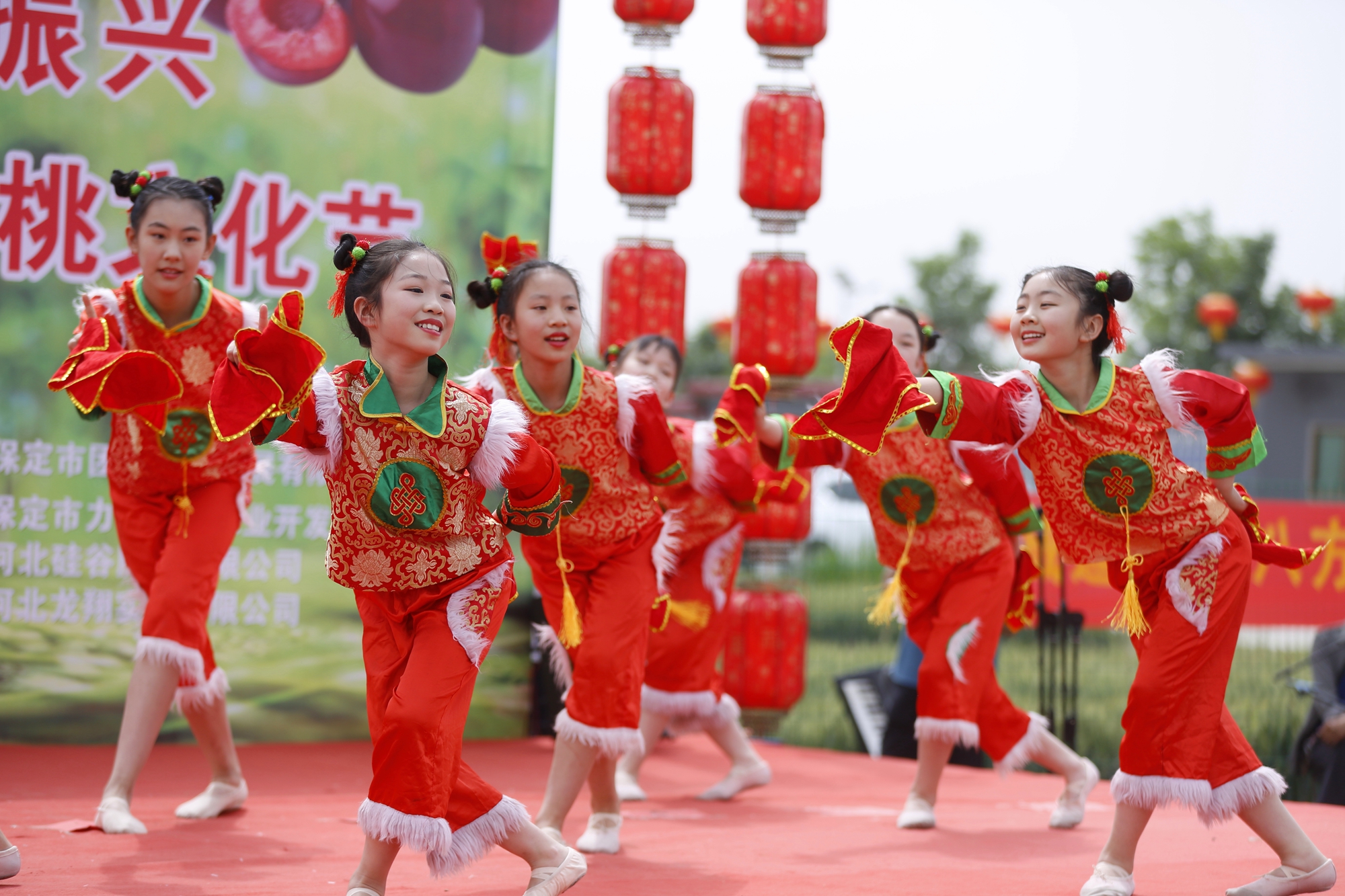 图片默认标题_fororder_樱桃文化节上精彩的表演 摄影 田素然