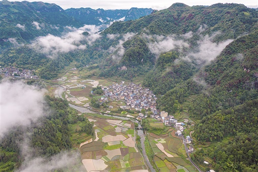 湖南吉首：绿水青山乡村美_fororder_2