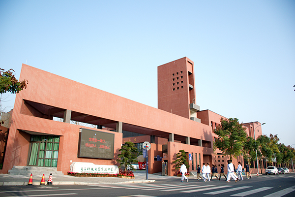 成都高新区12所学校（园）获评四川省级示范性称号_fororder_电子科技大学实验中学-供图-成都高新区党群工作部宣传处