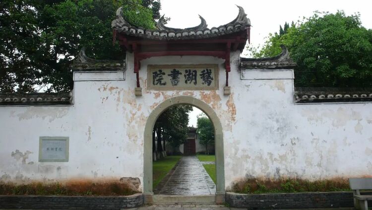 朱虹：云上古村美如画