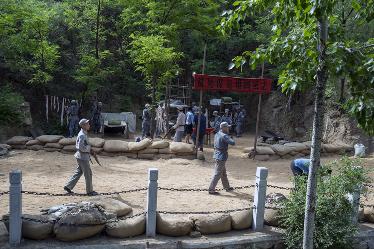 河北阜平：“华北联合大学文化聚落”旅游季正式启幕_fororder_战争场景。李秀芹 摄