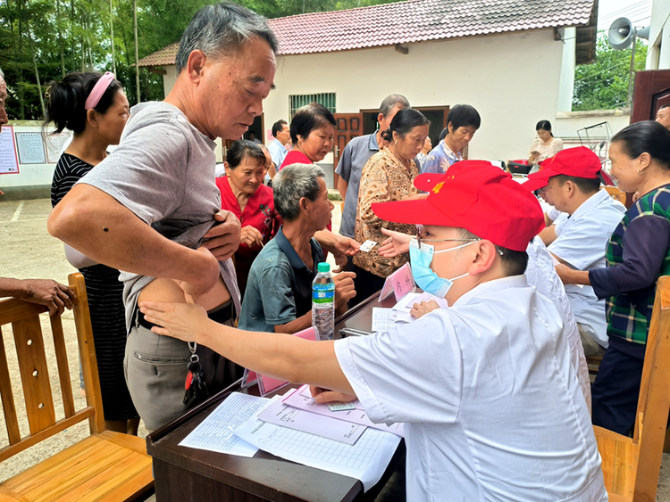 吉安万安县人民医院：“粽”情飘香过端午 义诊传情护健康_fororder_22