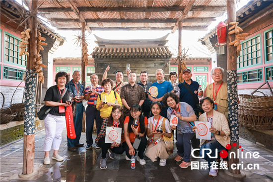 畅叙两岸情 共植同心花：台湾高雄里长参访团走进北京市石景山区_fororder___172.100.100.3_temp_2_1_2_1_1_2c9fb292-cf03-4590-a6a7-a879a9a36430