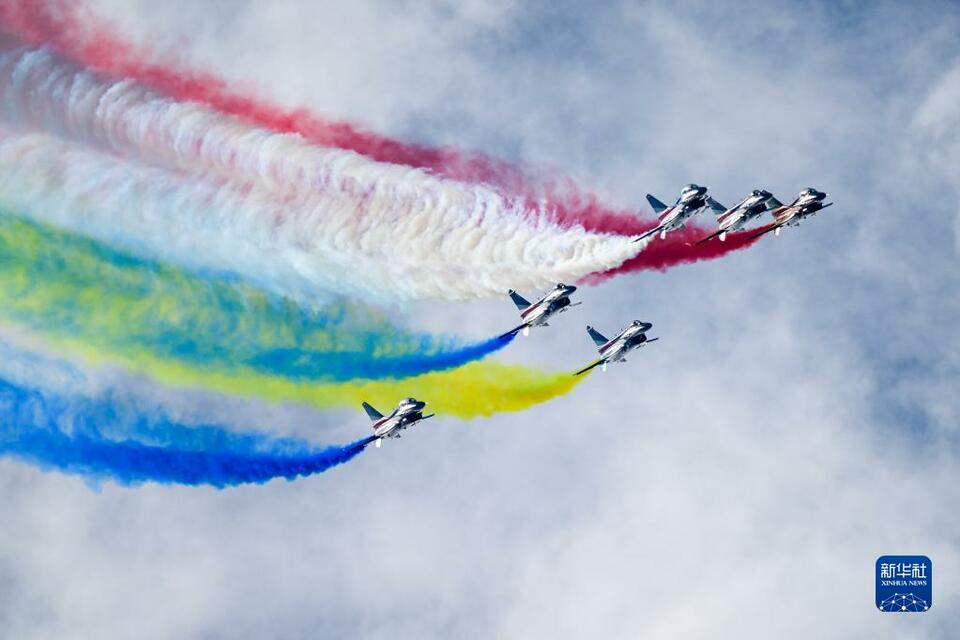 兰卡威海空展：八一飞行表演队再度登场