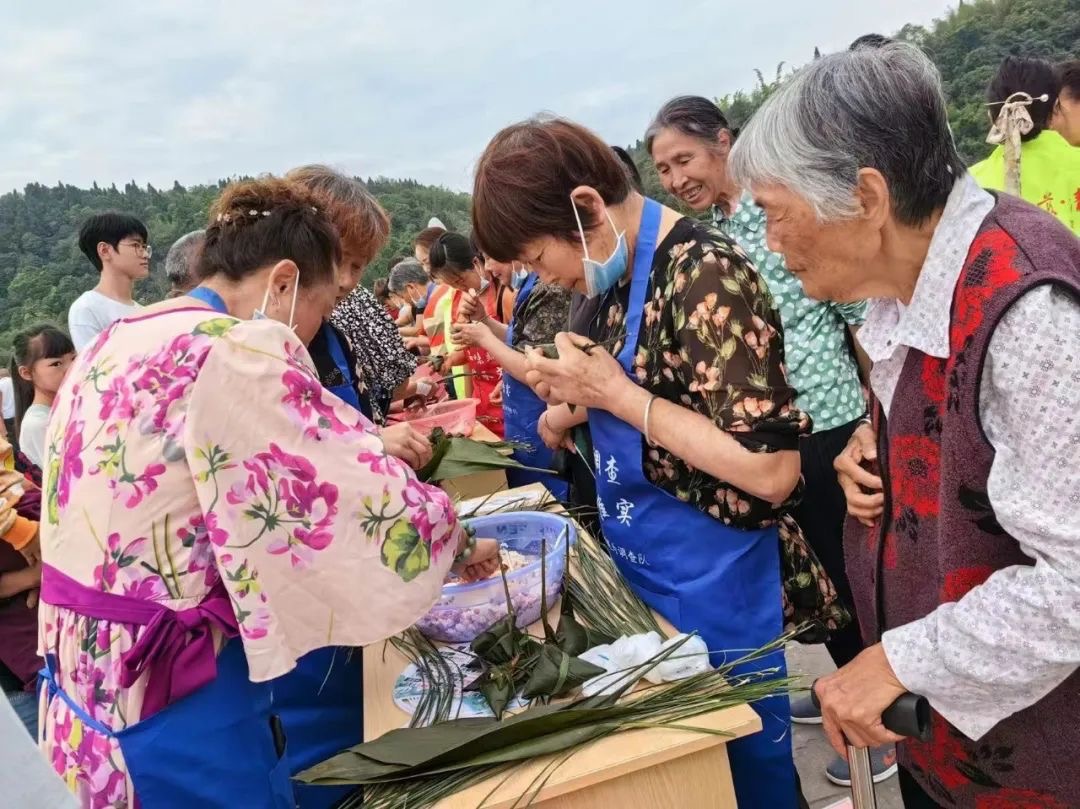 （张）乐山：包粽子、赛游泳、逛古镇……犍为清溪古镇端午好热闹_fororder_微信图片_20230622213520