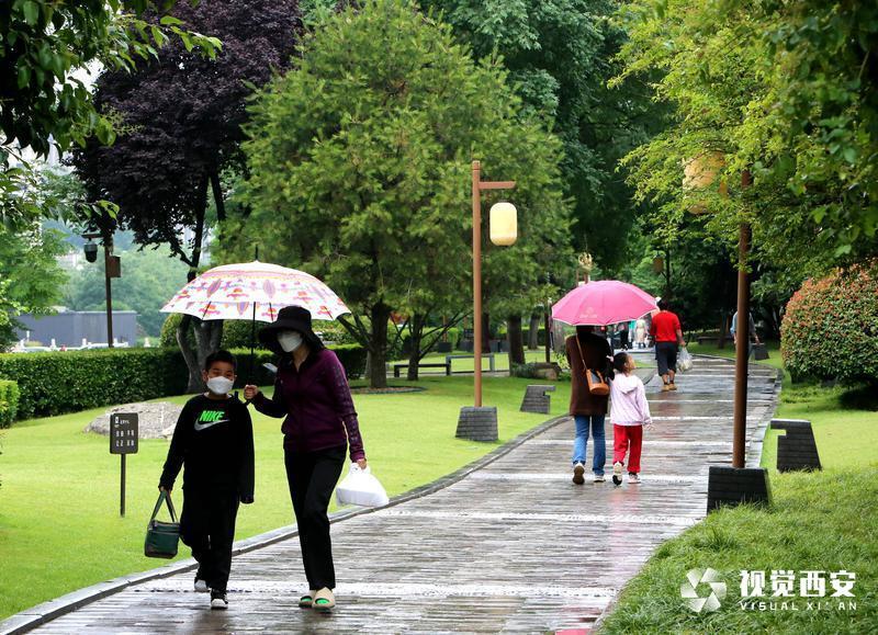 雨中饱览古城景色