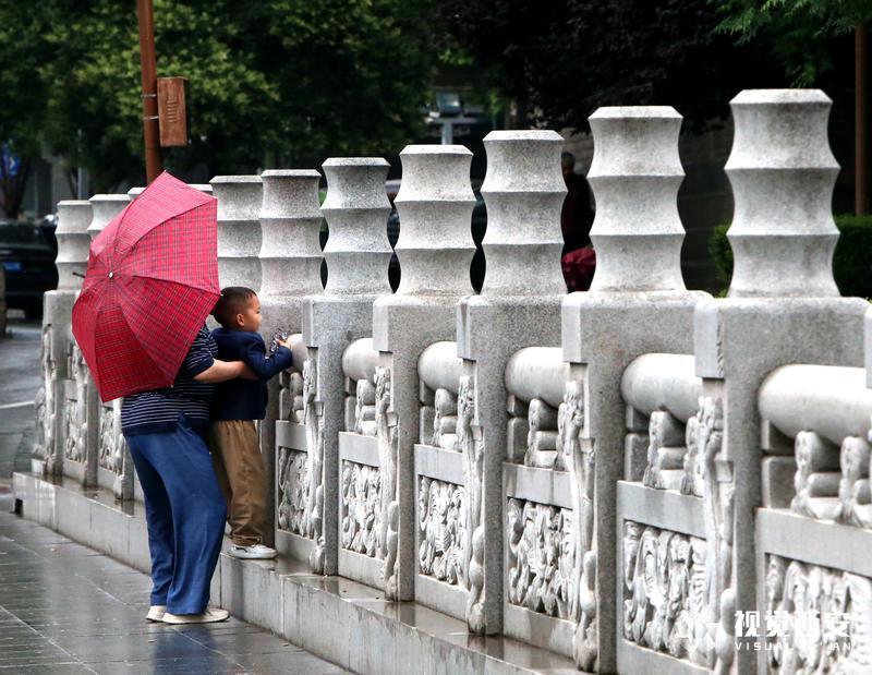 雨中饱览古城景色