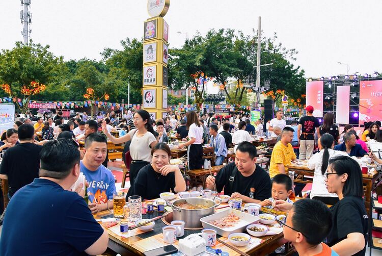 （张）德阳什邡木耳火锅美食嘉年华火辣开涮_fororder_mmexport1685324107671