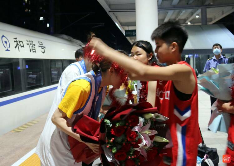 全国亚军！铜仁女篮光荣凯旋