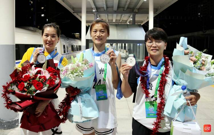 全国亚军！铜仁女篮光荣凯旋