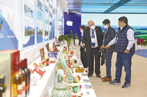 展品各具特色 陕西展区亮出农产品“名片”_fororder_微信图片_20230530082324