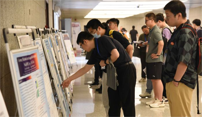5月19日至22日，由中国物理学会磁学专业委员会、中国电子学会应用磁学分会主办，河北师范大学物理学院承办，河北师范大学学报自然科学版协办的“第十七届全国磁学理论会议”在河北石家庄正定举行。_fororder_图片3