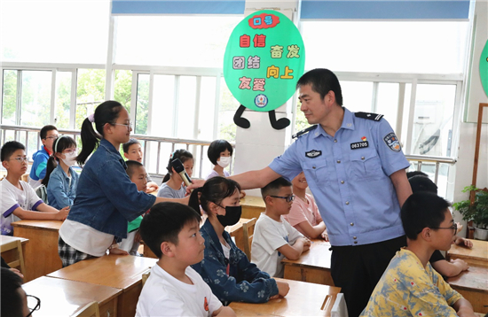 南通开发区警方：警心暖童心 安全伴“六一”_fororder_7