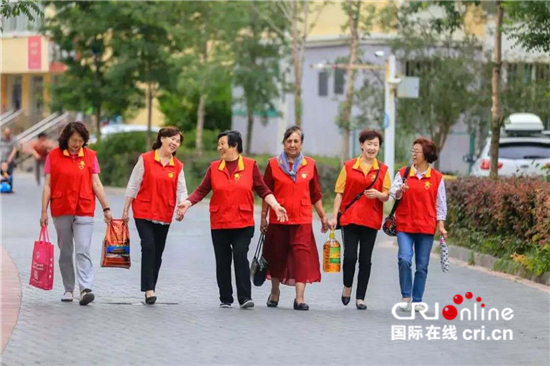 图片默认标题_fororder_阿同汗服务队队员去看望孤寡老人.JPG