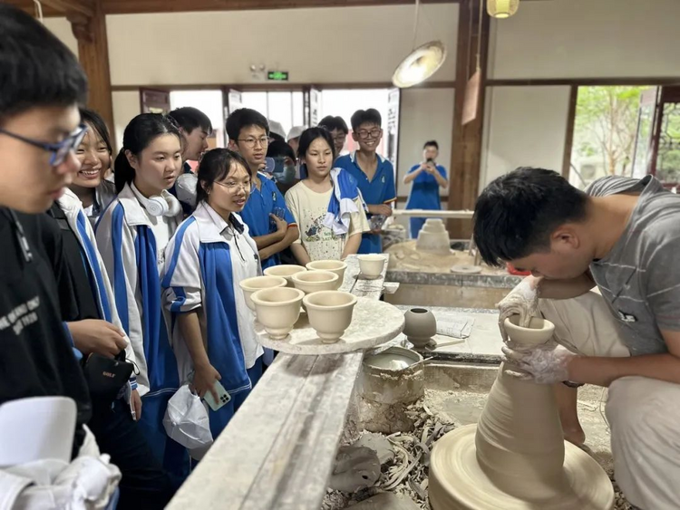 南昌八中：访古镇瓷都 在学思践悟中坚定“四个自信”_fororder_92