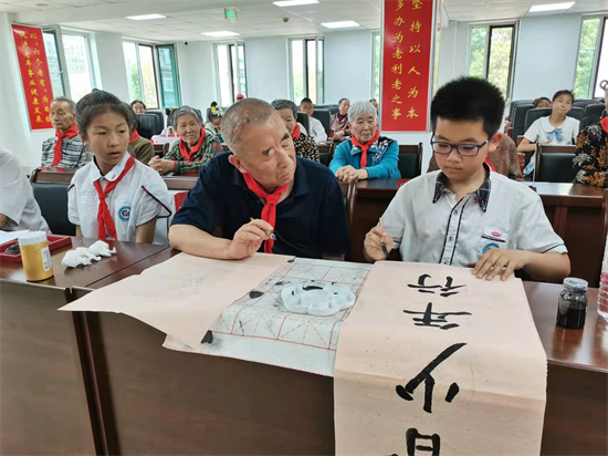 别样儿童节 沈阳东站小学走进大东社会福利院_fororder_图片12