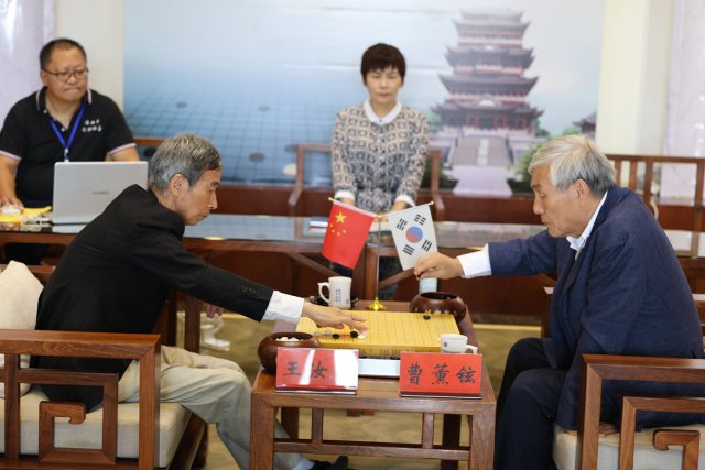 保山永子杯围棋大师赛武宫正树和曹熏铉明日争冠_fororder_VV