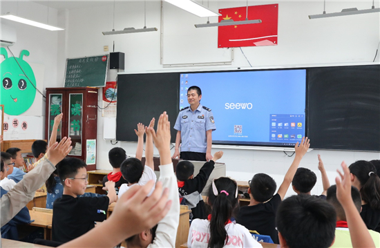 南通开发区警方：警心暖童心 安全伴“六一”_fororder_5
