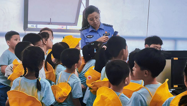 重庆大渡口：反诈“小卫士”体验“警”彩生活_fororder_图片1
