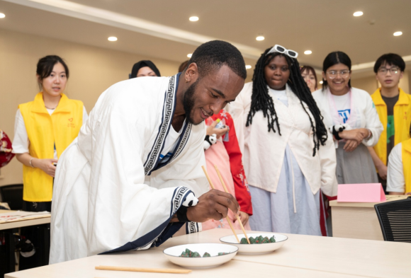 The "CHINESE BRIDGE" SUMMER CAMP was held between Students from the Chongqing University of Technology & South Africa University of Cape Town Confucius Institute_fororder_图片2