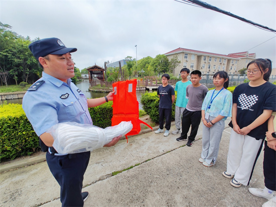 南通启东警方：“六一”平安礼 法治副校长送“法”进校园_fororder_图片8