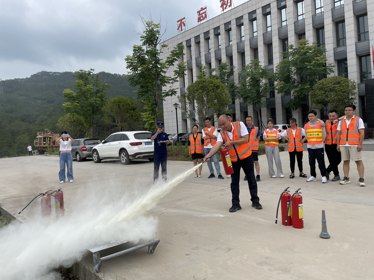 赣州宁都县消防救援大队开展上门授课及“一警六员”实操实训活动_fororder_32