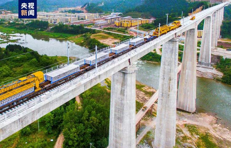 汉巴南铁路巴中段铺轨完成 9月将完成全线铺轨