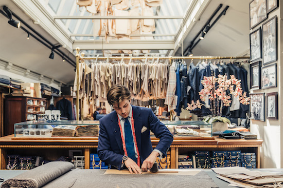 历史最悠久的宾利汽车经销商携手高级定制品牌HUNTSMAN参加SAVILE ROW CONCOURS_fororder_image002
