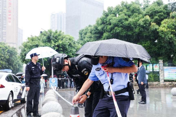 （张）达州宣汉全力以赴为高考学生“保驾护航”_fororder_图片2