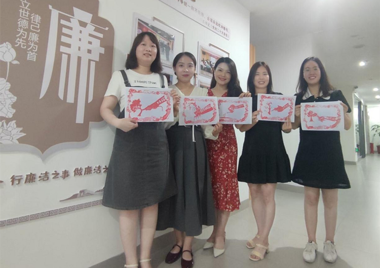 漳州：“巧手剪廉”守护“清风”森林_fororder_图片1