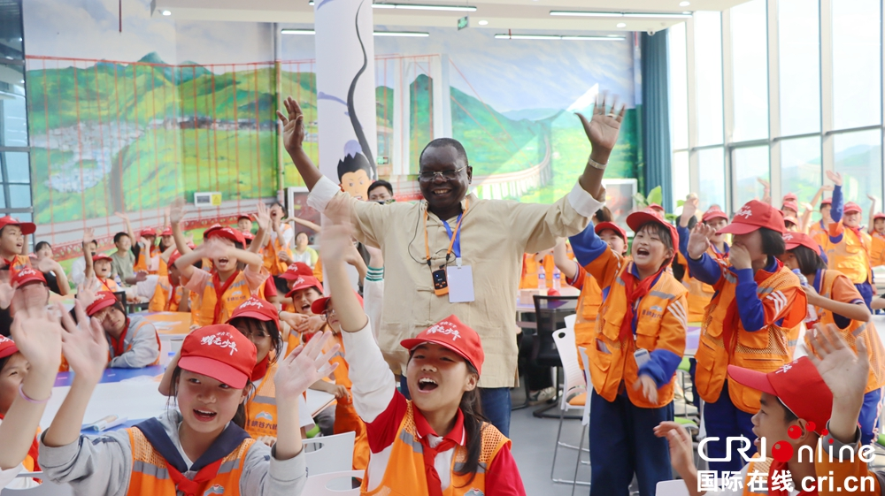 On Journey of Pursuing Green Development, More than 20 Diplomats in China Embarks on a Trip to Experience Colorful Ecological Civilization of Guizhou_fororder_图片7