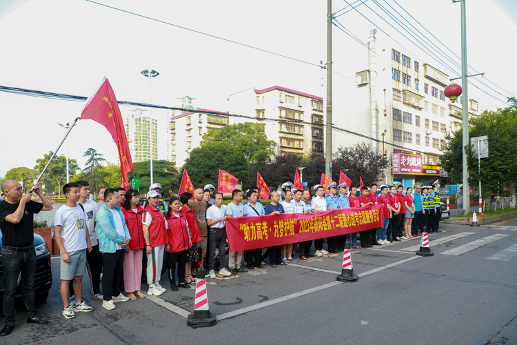 湖南衡阳县开展“爱心送考”公益活动 为高考考生真情护航_fororder_1