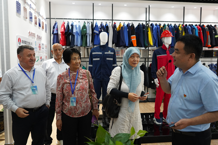 多国驻华外交官走进咸阳 发现全球发展倡议“土壤”_fororder_图片93