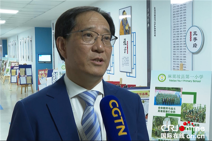 “世界海洋日”中企携手迪拜中国学校举办海洋文化活动_fororder_迪拜中国学校校长尹立平接受总台记者采访