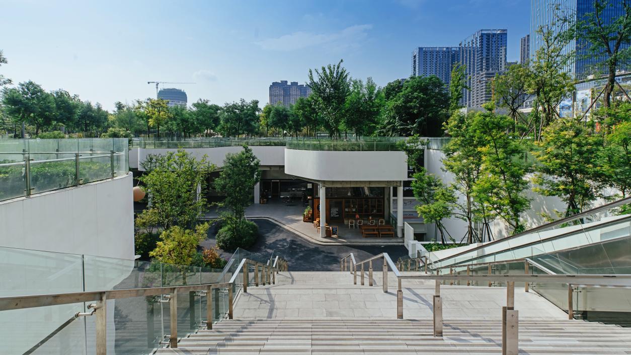 （转载）“520”成都生活节热力持续 首店立体塑造消费场景