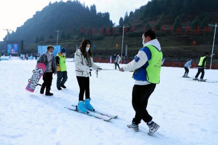 坐着高铁看凉都 | 乘高铁，去凉都寻找诗和远方