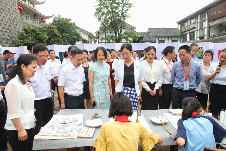 2023年“文化和自然遗产日”四川省非遗宣传展示系列活动暨第四届四川非遗购物节正式启动_fororder_巡展非遗集市.JPG