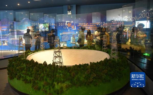 外国青年走进“中国天眼”谱写宇宙畅想曲