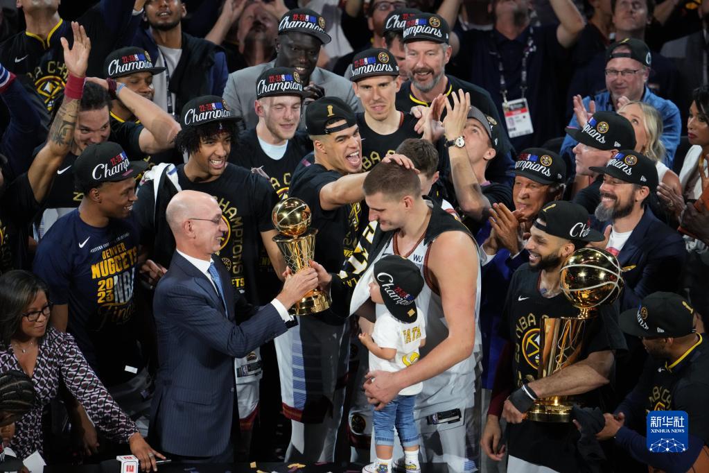 NBA总决赛：掘金队夺得总冠军 约基奇荣膺MVP