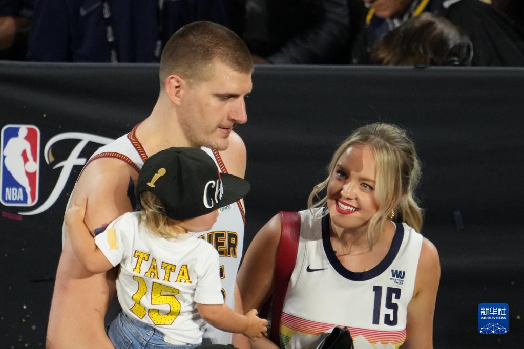 NBA总决赛：掘金队夺得总冠军 约基奇荣膺MVP