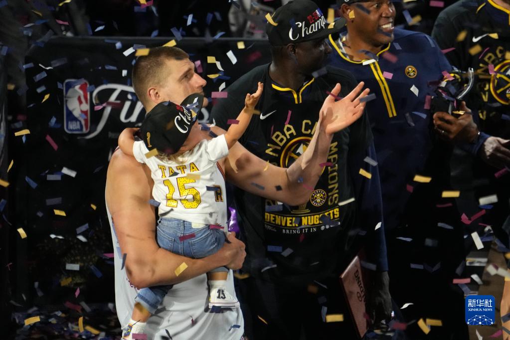NBA总决赛：掘金队夺得总冠军 约基奇荣膺MVP