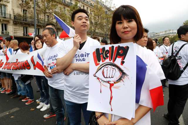 “反暴力要安全” 万余法国华侨华人大游行