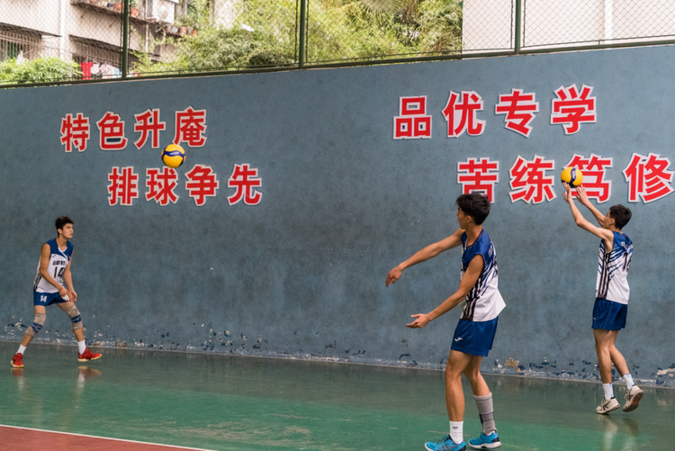 这所当地最“小”中学，为何频频走出排球国手？